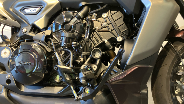 Ducati X Diavel V4 Burning Red (25MY)